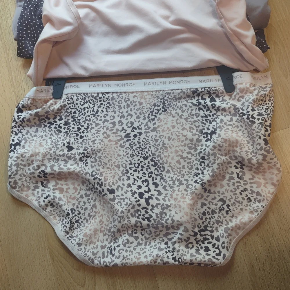 NWT Marilyn Monroe Leopard and Polka Dot Panties Set - Purple and Cream - Picture 10 of 12